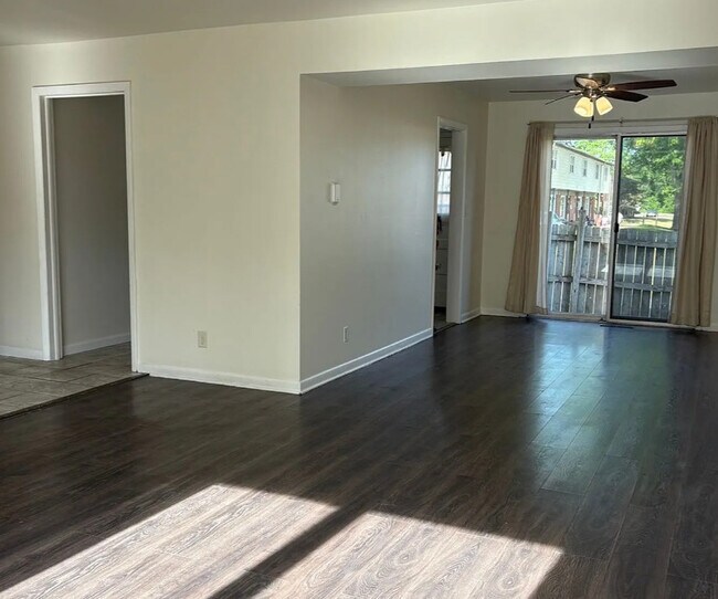 Building Photo - 4300 Eastridge Dr