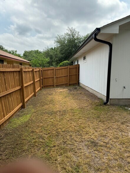 Back yard gate entrance/exit - 736 Patchway Ln