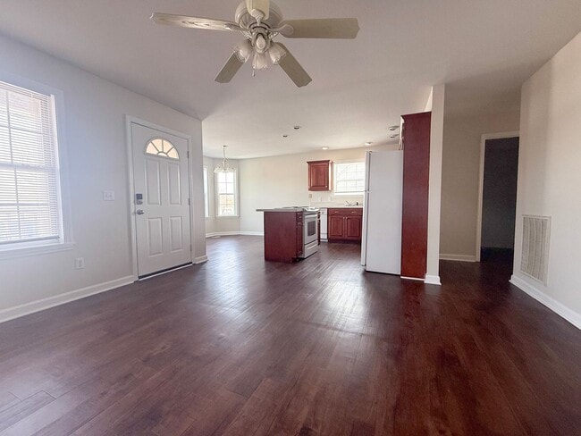 Building Photo - 430 W Stevens St