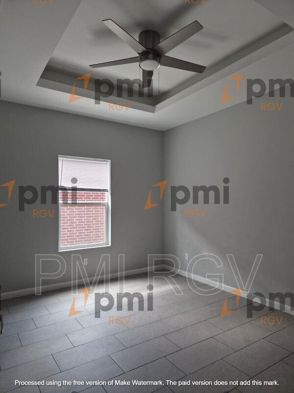 Building Photo - 1004 Hidden Hls St