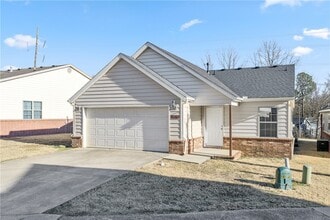 Building Photo - 2970 W Old Farmington Rd