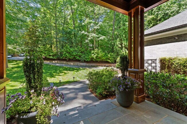 Building Photo - Luxurious 5-Bed Sanctuary with Scenic View...