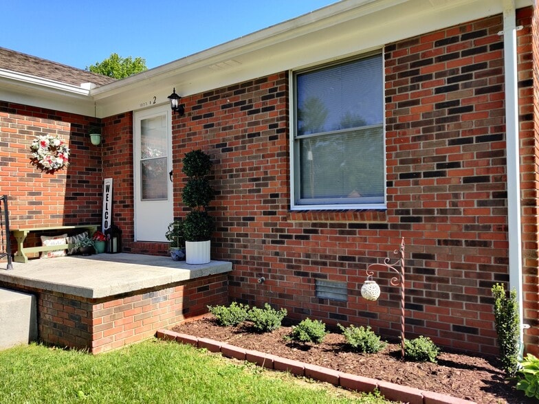 Building Photo - 1027 Chichester Ave
