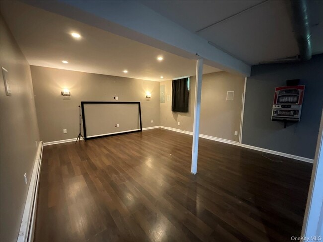 Building Photo - 22 Dogwood Dr