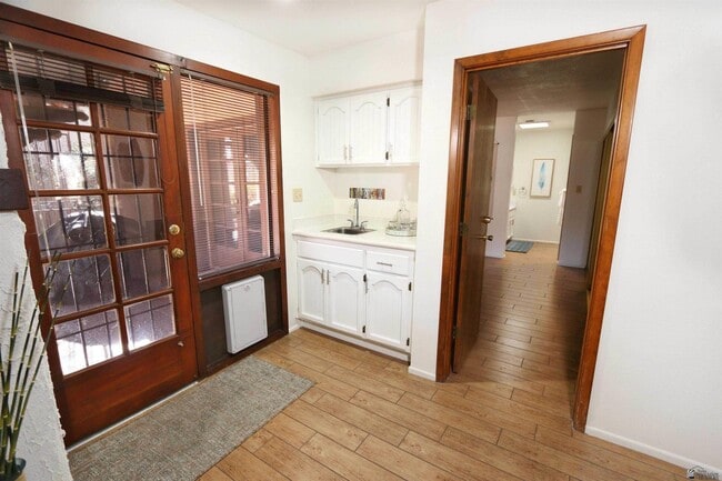 Building Photo - 3533 S Cholla Dr