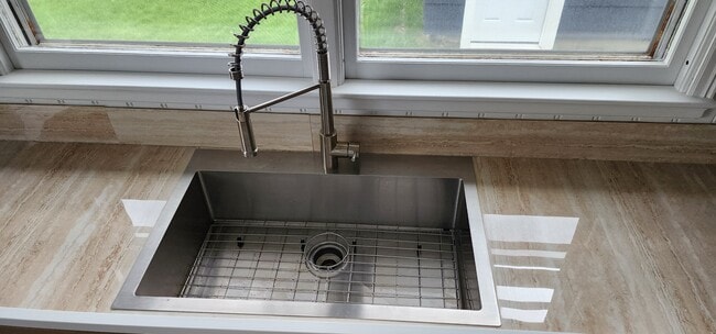 Building Photo - 925 Calvert St