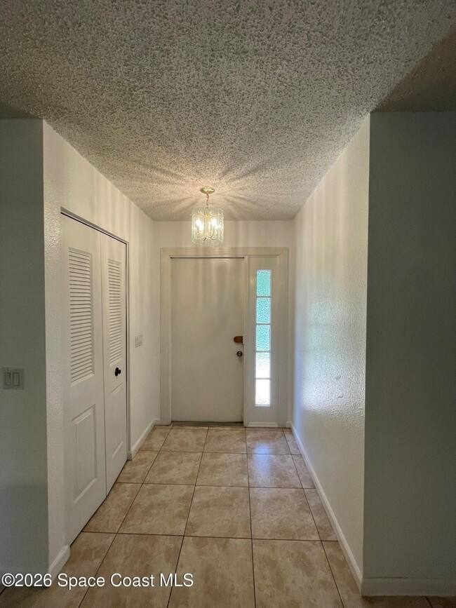 Building Photo - 997 Mariposa Dr NE