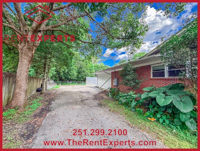Building Photo - 2772 N Grafhill Dr