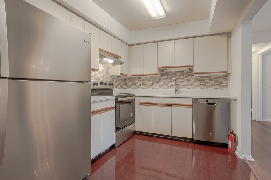 Building Photo - 1203 Sayre Dr