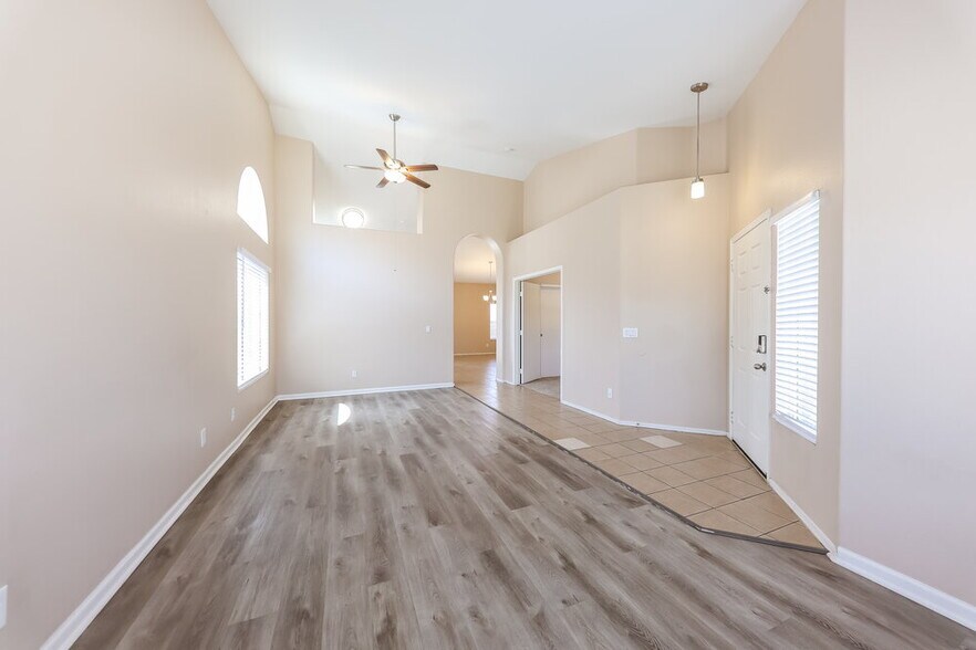 Building Photo - 14815 W Dovestar Dr