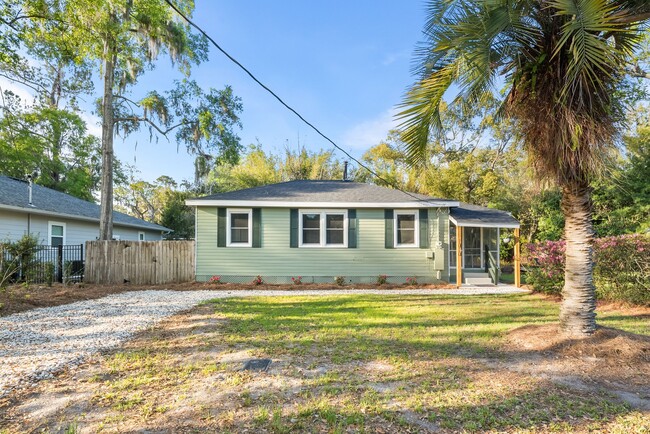 Building Photo - 1010 NE 7th Pl