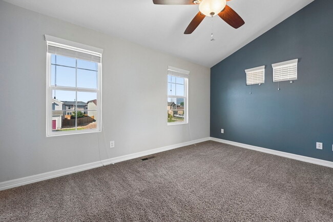 Building Photo - 6914 Dusty Miller Way