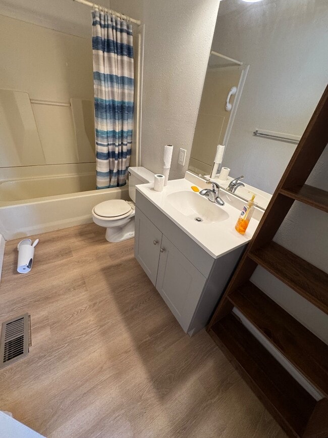 Building Photo - Nth 14 St