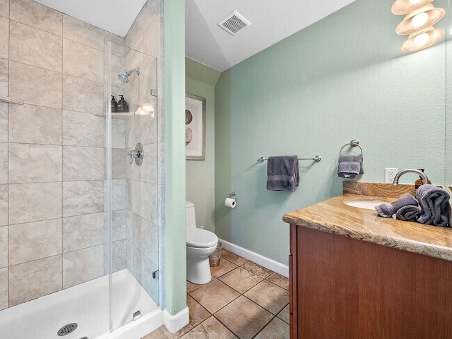 Building Photo - Luxury Furnished Mission Beach Home with Rooftop Views