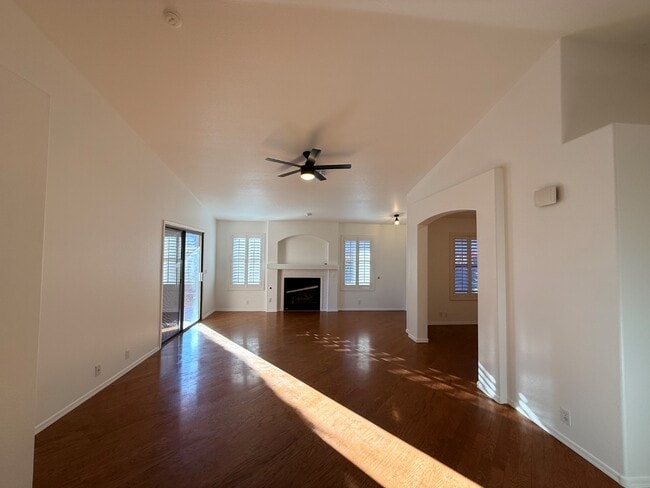 Building Photo - 6061 E Rochelle St