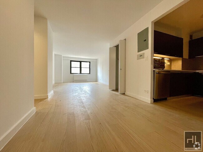 Building Photo - 222 E 39th St