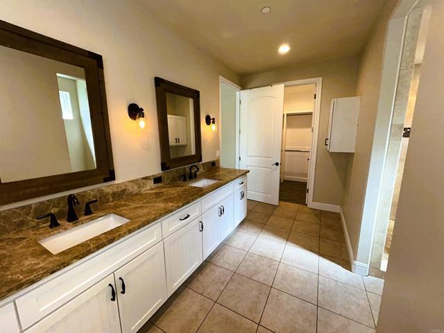 Building Photo - 2400 Kauana Loa Dr