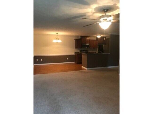 Building Photo - 1820 Balmoral Dr