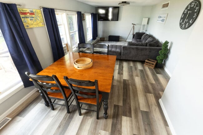 Building Photo - 39259 N Jackson Dr