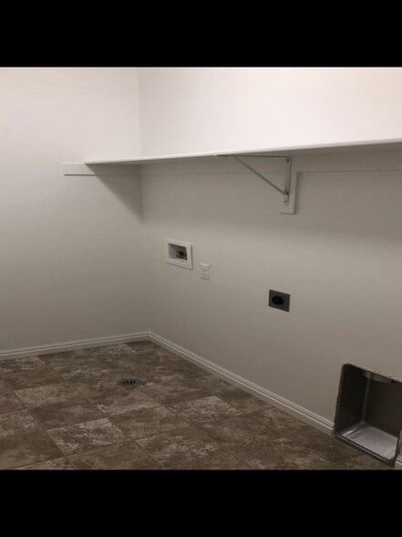 Building Photo - 149 E 460 N