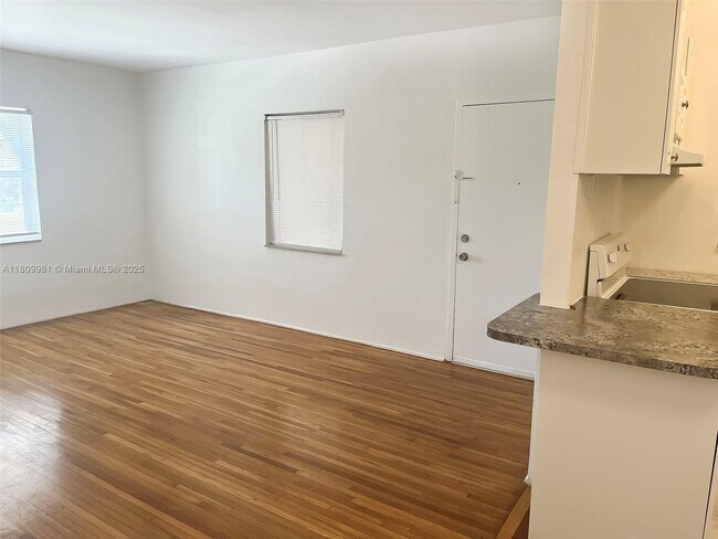 Building Photo - 131 Antiquera Ave