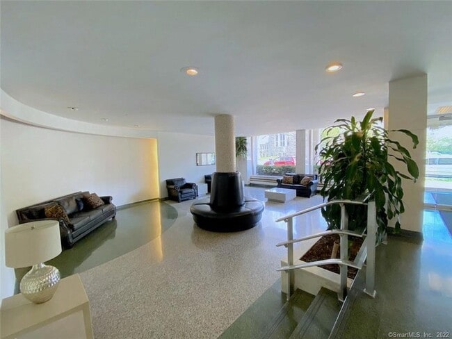 Building Photo - 444 Bedford St