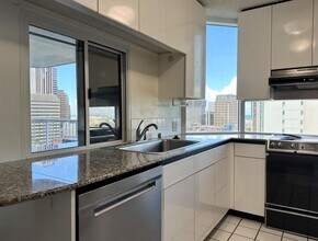 Building Photo - Honolulu Park Place - 2BR/2BA/Tandem Parking