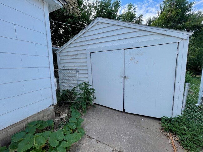 Building Photo - 204 W Kittyhawk Dr