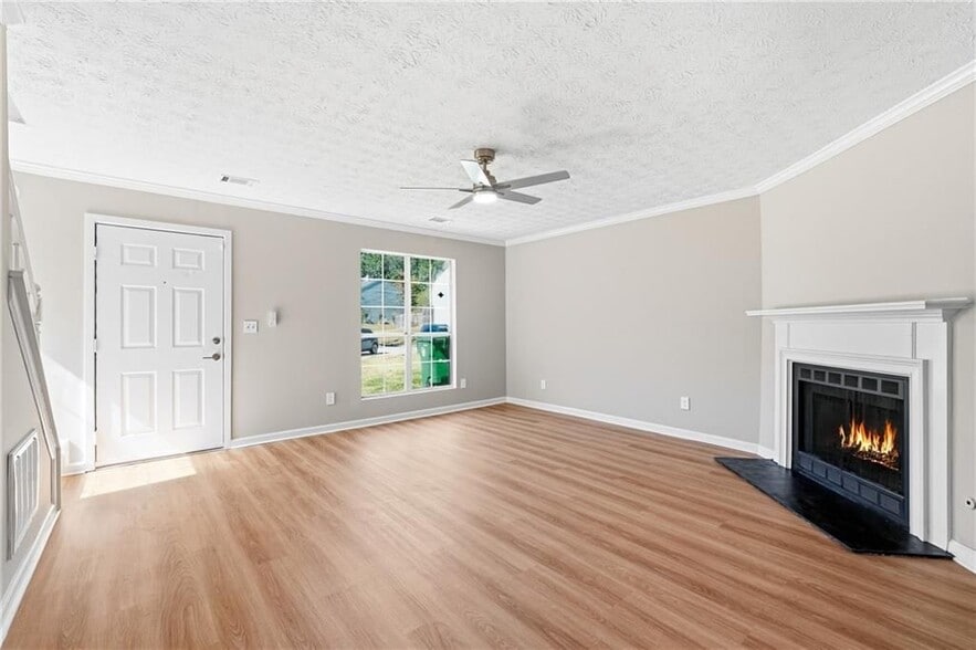 Building Photo - 5651 Wells Cir