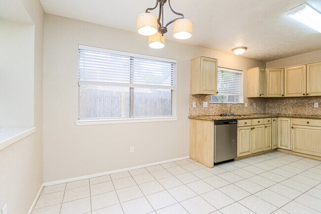 Building Photo - 9215 Grandview Park Dr