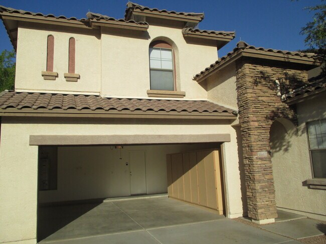 Building Photo - 5 Bed 4 Bath Beautiful Gilbert Home - Gated Community On Golf Course
