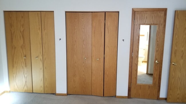 Building Photo - VIDEOTOUR: 2-Bedroom with Garage, close to...