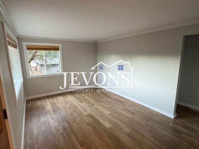 Building Photo - Spacious Single-Family Home on Elevated Corner Lot Near Seattle & Burien