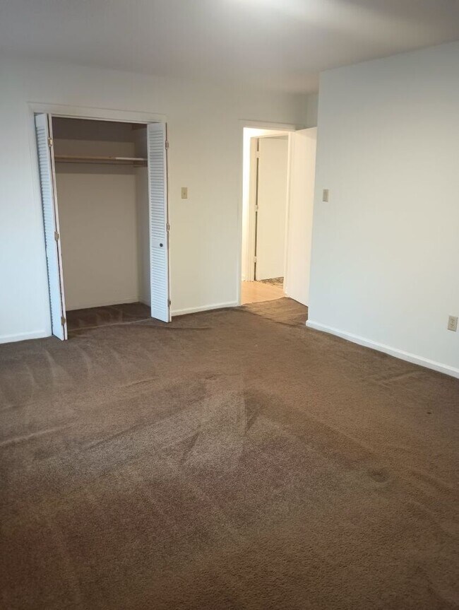 Building Photo - 121 Gould Dr