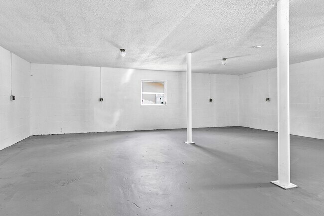 Building Photo - 7810 S Tropical Trail
