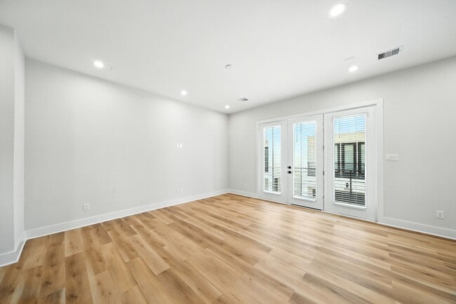 Building Photo - 2304 Hoskins Dr