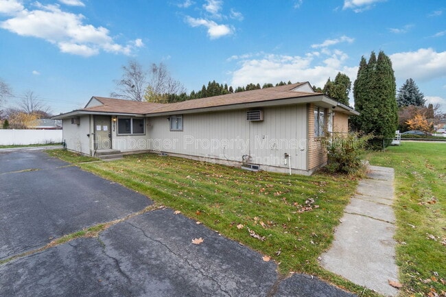 Building Photo - 7024 N Wiscomb St