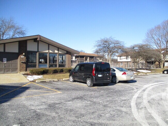 Building Photo - 580 Somerset Ln