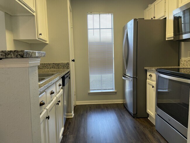 Building Photo - 3770 Lovers Wood Ln