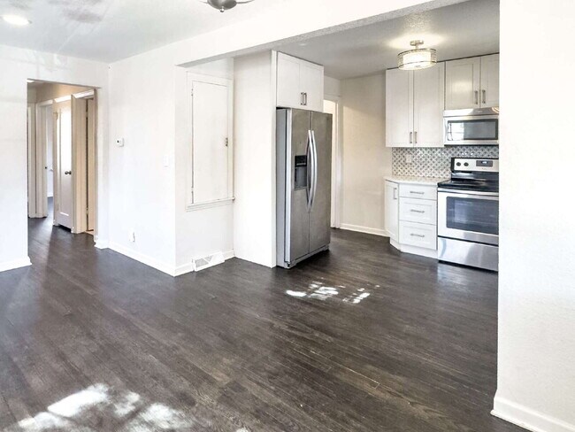 Building Photo - "Spacious 5-Bedroom Gem on Locust Street – 2,053 Sq. Ft. of Comfort in Denver's Heart!"