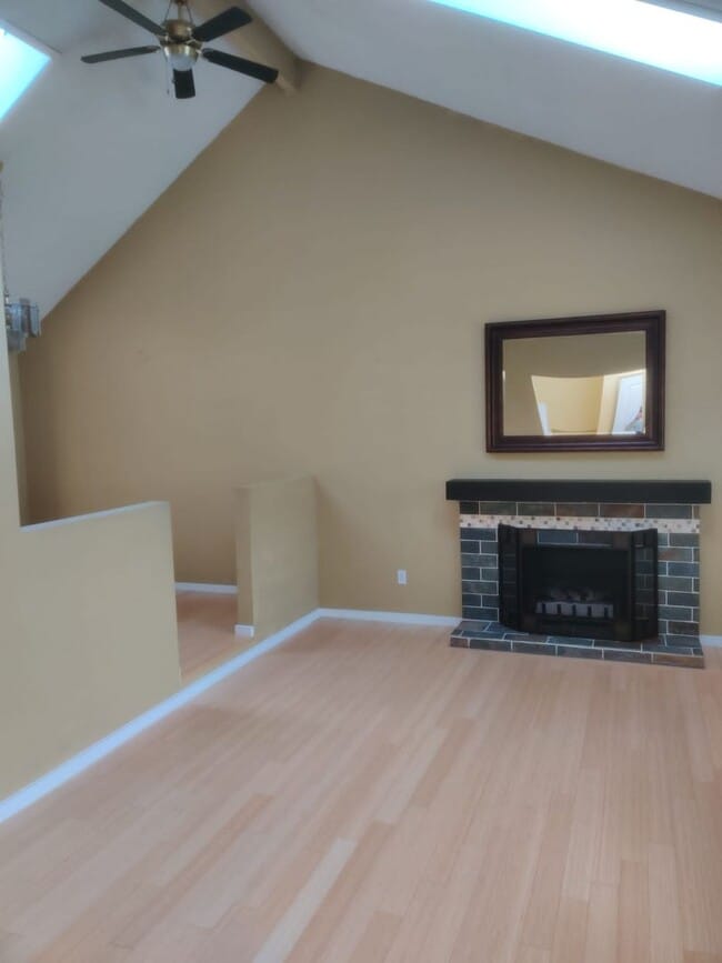Building Photo - Private access to Lake Sammamish house