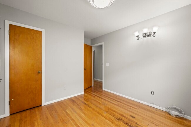 Building Photo - 51 Isabella Ave