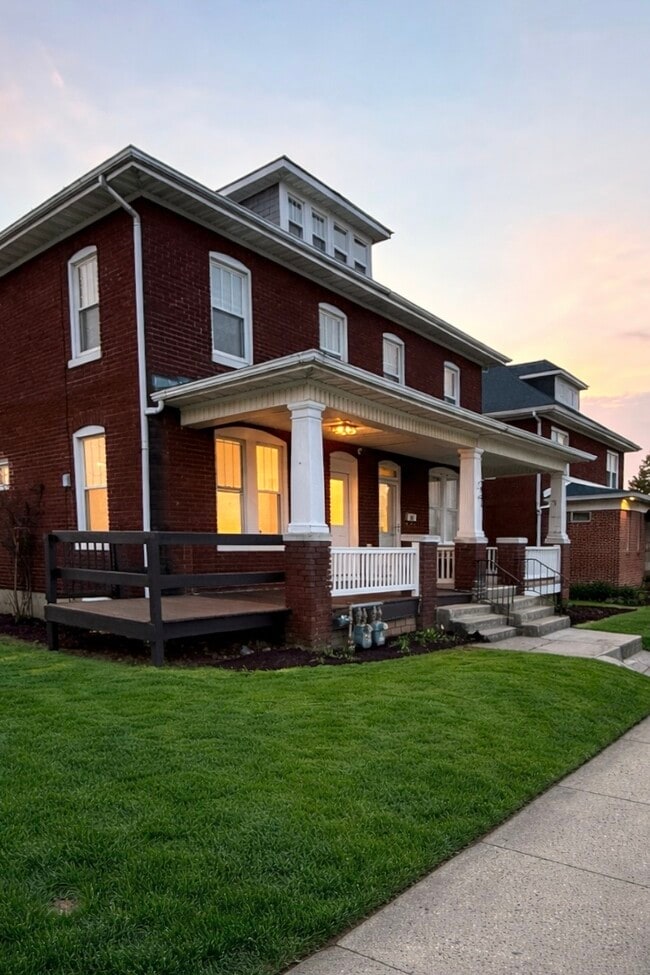 Building Photo - 908 Mount Rose Ave