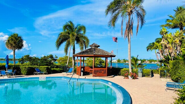 Building Photo - 107 Half Moon Cir