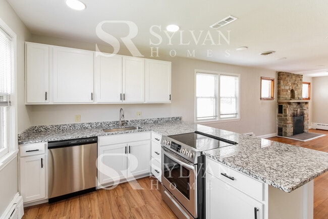 Building Photo - Remarkable Value. Unbeatable Location!