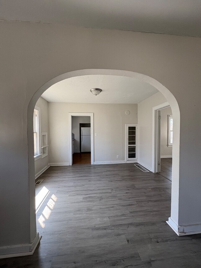 Building Photo - 609 N Madison St