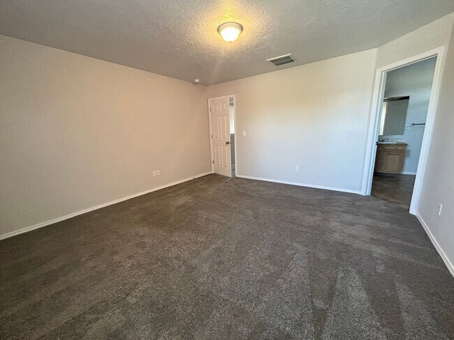 Building Photo - Discover Tranquil Living at Ariposa Park: 4BR, 2.5BA Home