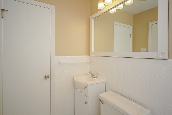 Building Photo - 10007 Camille Dr SE