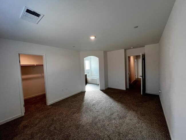 Building Photo - 812 Beaconsfield Ct