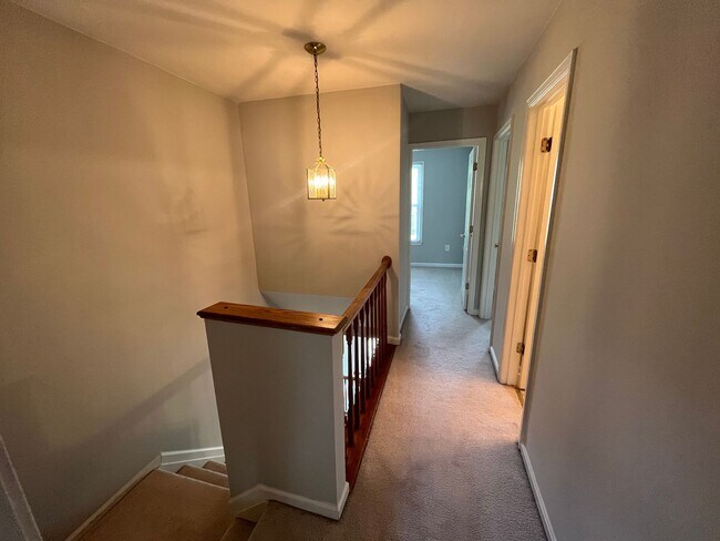 Building Photo - Updated 3 BR/2.5 BA Townhome in Dorsey Hall!